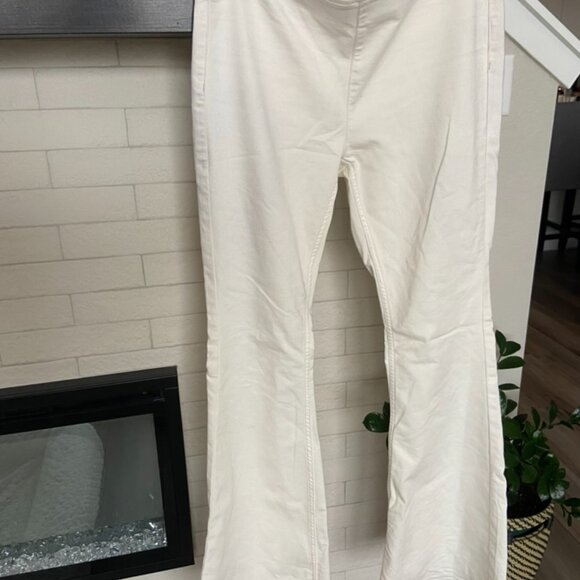 Free People Bell Bottoms - Cream White Flare, 30W, Stretchy Band, Worn Once - Picture 9 of 11